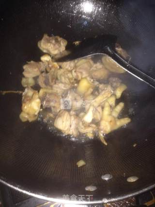 木耳炒鸡肉的做法步骤：5