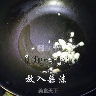 家常快手菜---西兰花炒腊肉的做法步骤：3