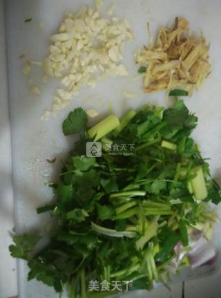 芹菜炒鱼块的做法步骤：3
