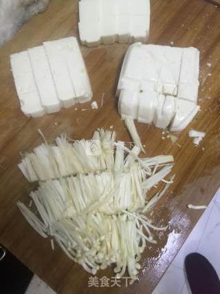 金针菇豆腐汤的做法步骤：2