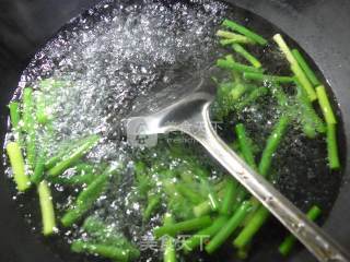 蒜薹炒茄子的做法步骤：4