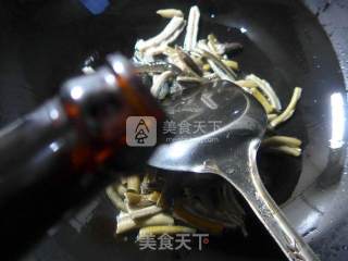 韭菜炒鳝丝的做法步骤：3
