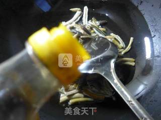 韭菜炒鳝丝的做法步骤：4