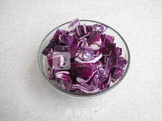 【雪梨甘蓝汁】的做法步骤：2