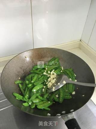 清炒荷兰豆的做法步骤：5