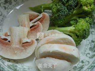 香煎黑椒牛排～简易版本的做法步骤：2