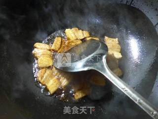 韭菜五花肉煮蚕豆芽的做法步骤：3