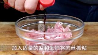 砖家说【蕨菜炒肉丝】吃了会致癌的做法步骤：3