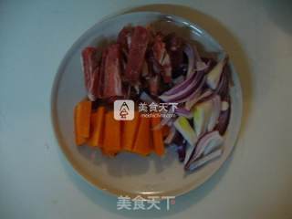 电饭锅版羊肉抓饭——零厨艺也可以做美食的做法步骤：1