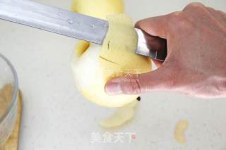 鲜榨蜜梨香橙汁的做法步骤：2
