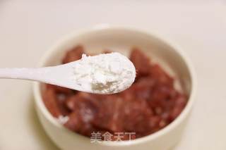 彩椒牛肉粒的做法步骤：3