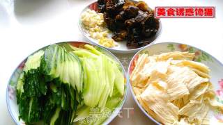 杂素炒肉片的做法步骤：3