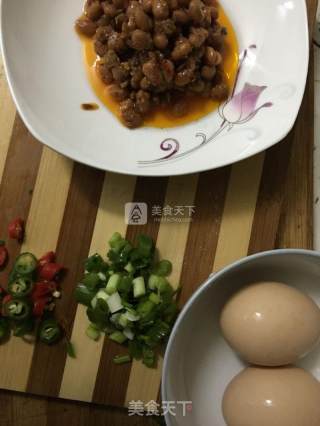 腊八豆炒鸡蛋的做法步骤：1