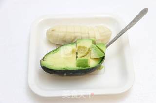 牛油果香蕉奶昔的做法步骤：2