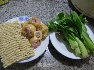 肉面筋菜芯波纹面的做法步骤：1