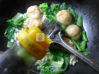 肉面筋菜芯波纹面的做法步骤：5