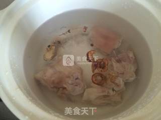 养颜蹄花汤的做法步骤：1