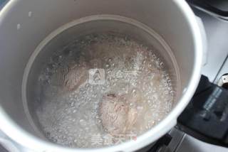 就爱这一碗面——酸菜牛肉面的做法步骤：2