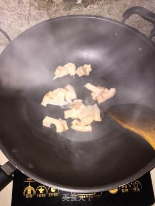 五花肉炒芦笋的做法步骤：2