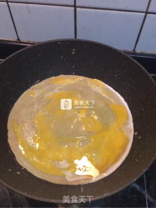 煎饼果子的做法步骤：1