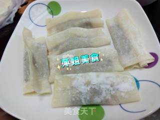 香椿肉馅锅贴的做法步骤：5