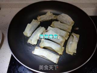 香椿肉馅锅贴的做法步骤：6