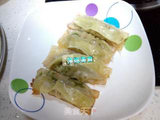 香椿肉馅锅贴的做法步骤：9