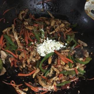 鱼香肉丝（家常版）的做法步骤：9