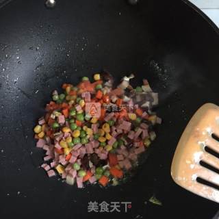 孜然香菇鸡蛋炒饭的做法步骤：4