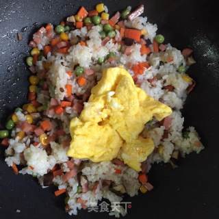 孜然香菇鸡蛋炒饭的做法步骤：7