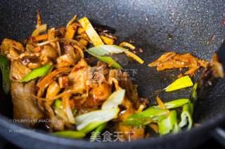 灯影川麻回锅肉的做法步骤：13