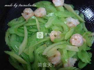 西芹腰果虾仁的做法步骤：9