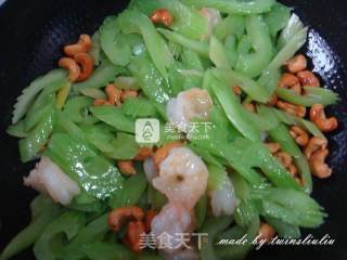 西芹腰果虾仁的做法步骤：10
