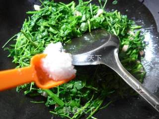 五花肉炒草籽的做法步骤：8