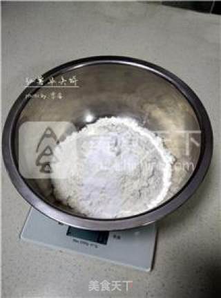 【十分钟营养早餐】红薯华夫饼的做法步骤：1