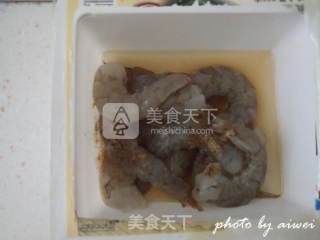 西兰花炒鲜虾的做法步骤：2