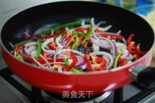 黑椒牛柳炒意粉的做法步骤：6