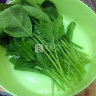果仁菠菜的做法步骤：1