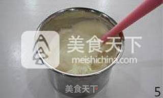 蛋糕也要美美的---莲花彩绘蛋糕的做法步骤：5