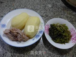 鸡胗雪菜炒土豆的做法步骤：1