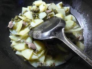 鸡胗雪菜炒土豆的做法步骤：8