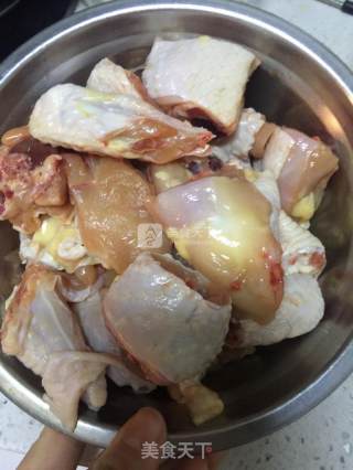 香菇炖鸡的做法步骤：1