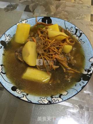 马蹄山药虫草花焖羊排的做法步骤：4