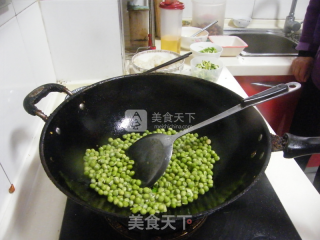 香肠炒青豆的做法步骤：3