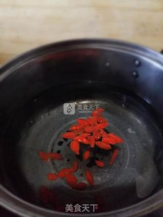 养肝明目玉米面粥的做法步骤：1
