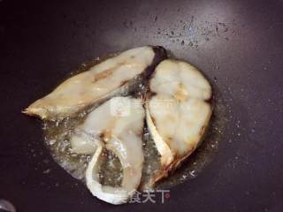 香煎马鲛鱼的做法步骤：2