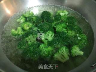 春游日式可爱便当----儿子和姑娘每年的春游秋游少不了妈咪的爱心便当！孩子们非常喜欢也很爱吃~的做法步骤：2