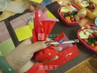 春游日式可爱便当----儿子和姑娘每年的春游秋游少不了妈咪的爱心便当！孩子们非常喜欢也很爱吃~的做法步骤：20