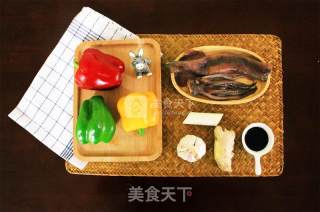 春风十里彩椒鱿鱼的做法步骤：1