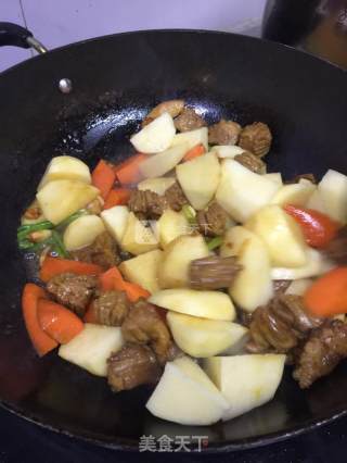 土豆炖牛肉的做法步骤：4